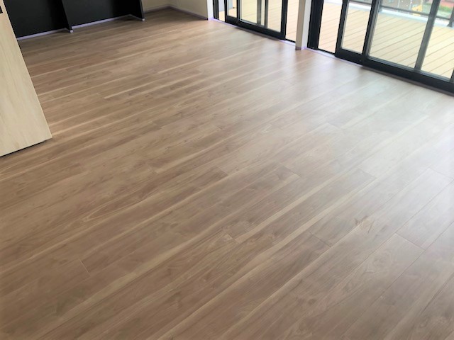 フロアコーティング施工事例 施工前｜神奈川県相模原市 ご新築マンション Y様邸の床の状態