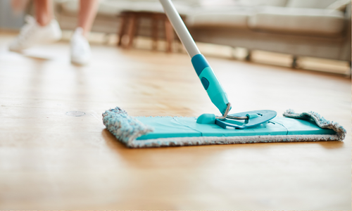 フローリングワックスを自分で剥がす