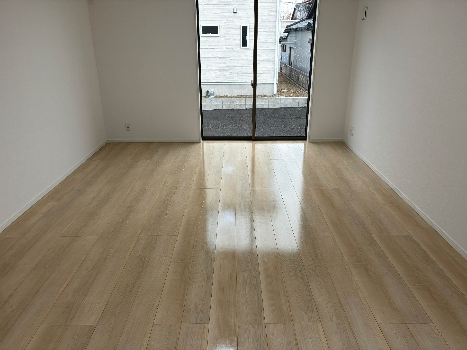 coatinghouse-fukuoka-fukuoka-shinchikukodate-after フロアコーティング施工事例 施工後|福岡県福岡市 ご新築戸建て L様邸 コーティングハウス シリコンフロアコーティング施工済み