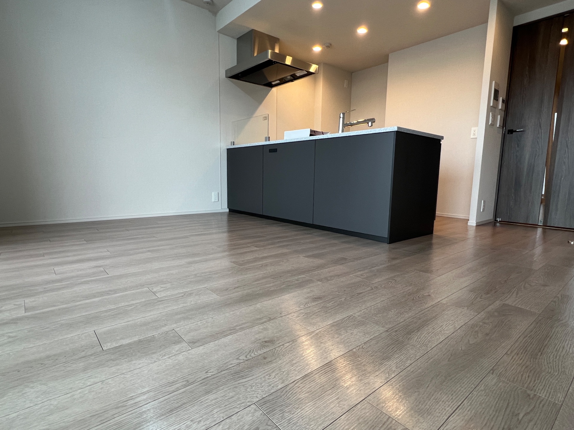 フロアコーティング施工事例 施工後｜神奈川県横浜市 ご新築マンション K様邸 コーティングハウス セラミックガラスフロアコーティング施工済み