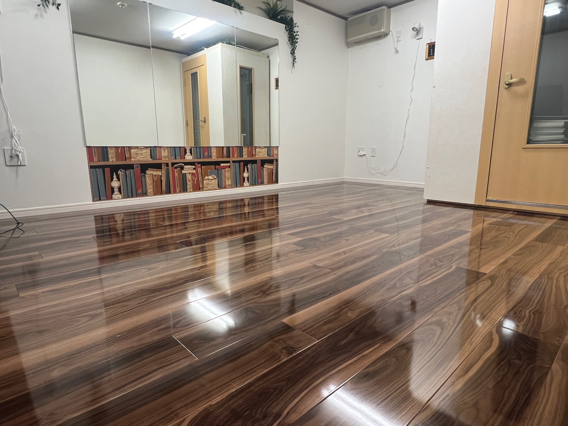フロアコーティング施工事例 施工後｜東京都目黒区 ご入居中戸建て T様邸 コーティングハウス シリコンフロアコーティング施工済み