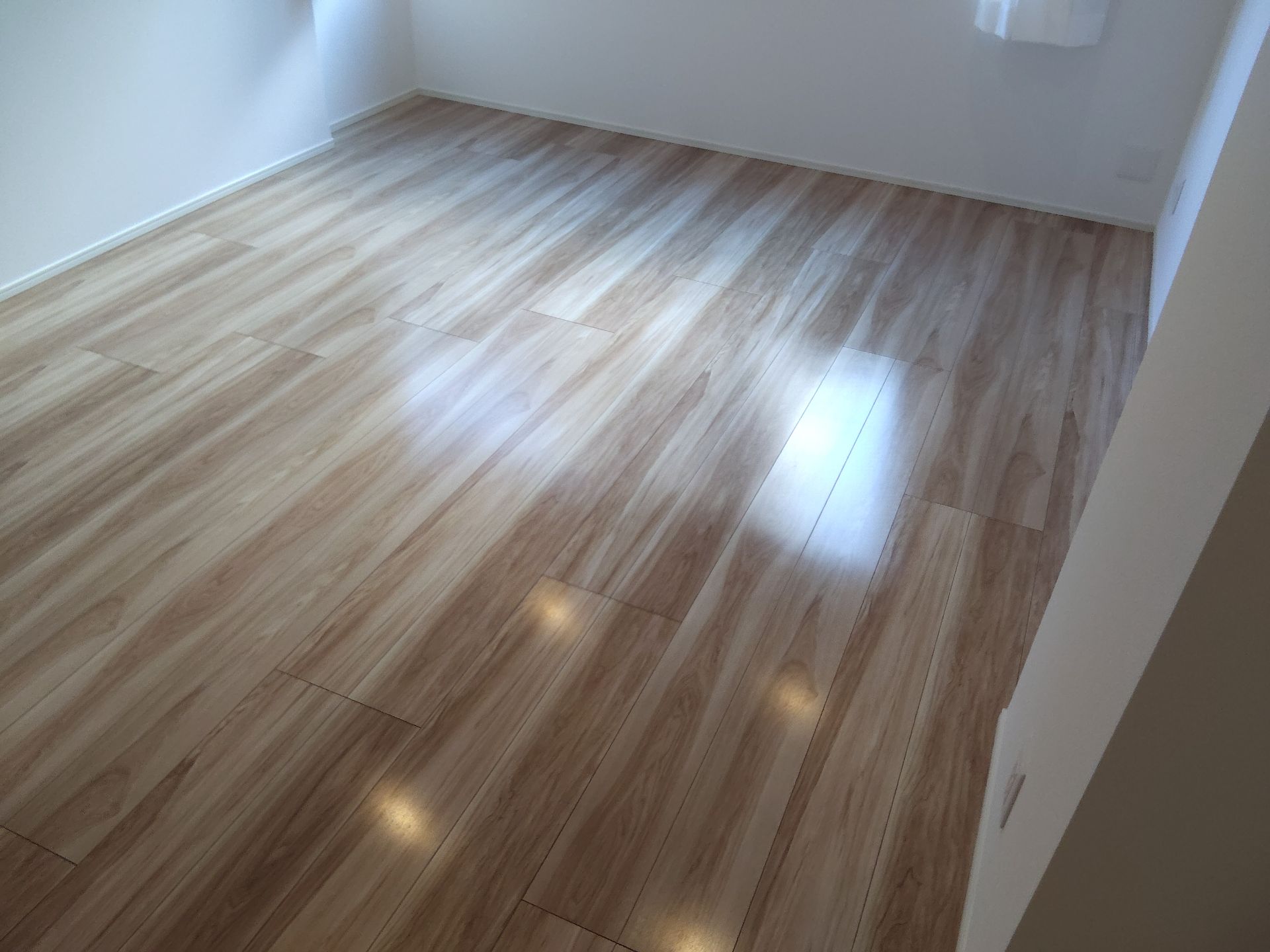 coatinghouse-tokyo-minato-renovationmansion-after フロアコーティング施工事例 施工後|東京都港区 リノベーション済みマンション K様邸 コーティングハウス セラミックガラスフロアコーティング施工済み