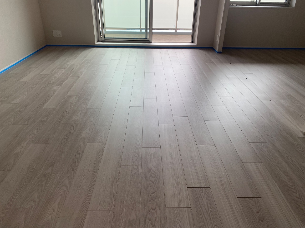 合志市フロアコーティング施工事例 施工前｜熊本県合志市 ご新築マンション Ｋ様邸の床の状態